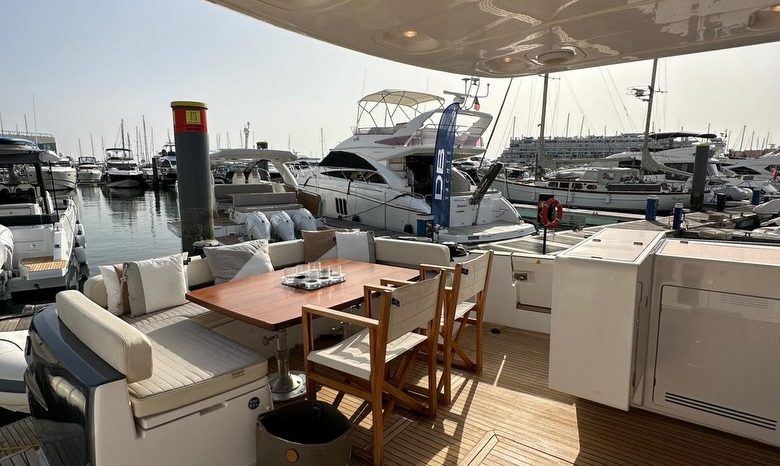 Azimut Magellano 53 full
