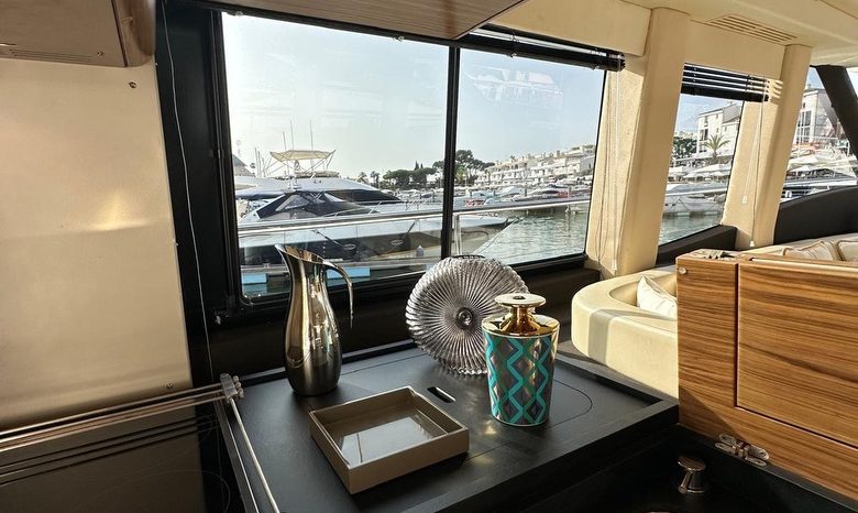 Azimut Magellano 53 full
