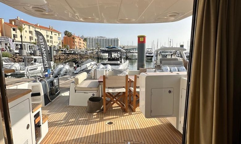 Azimut Magellano 53 full