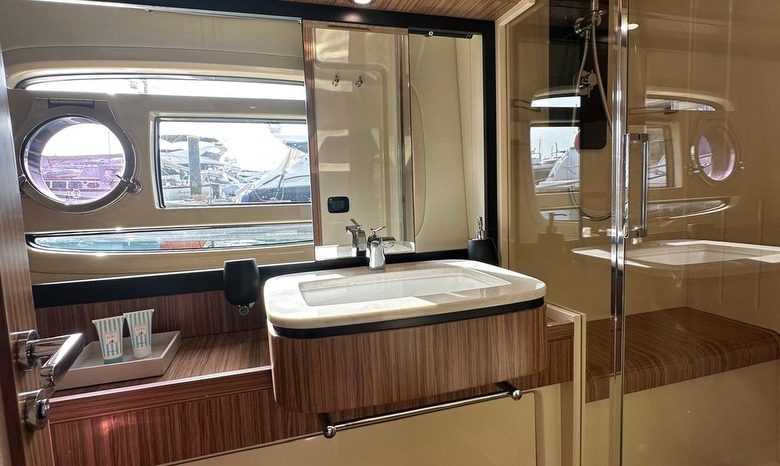 Azimut Magellano 53 full